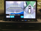 マルチビューカメラシステム搭載車です。お車の周囲を全方位でカバーします。後方・前方・両脇と、コンディションが悪い視界でもカラーモニターに映し出した映像がドライバーをサポートします。