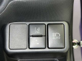 オートマチックハイビームとは、先行車や対向車のライトを認識し、ハイビームとロービームを自動で切り替える機能です。夜道の視界を確保します。詳細は販売店スタッフまでおたずねください。