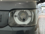 LEDヘッドライトは、点灯の瞬間から最大光量を発揮し、突然暗くなるトンネルなどでの安定感を高めます。
