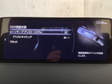 ハンドル操作をアシストすることにより車線からの逸脱回避を支援します。