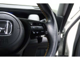 Hondaセンシングの機能のひとつ、アダプティブクルーズコントロール付!アクセルから足を離しても設定したスピードと前車との車間を保ち走行してくれます!車線維持もアシスト☆高速道路で疲労軽減ですね☆