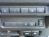 両側が電動スライドドアで、左右どちらからでも乗り降りOK。更に運転席のスイッチ、インテリキーのボタンでも開閉自在。挟み込み防止機能も安心です!