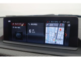 【純正ナビゲーション】BMWのナビゲーションは操作性も良く、詳細な地図情報と交通状況を見やすく表示し、快適なドライビングをサポートしながら目的地までナビゲートします。