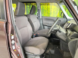 運転席シート廻りは使用感も少なく、良好な状態となっています。前オーナー様が丁寧に使っていたことがよくわかりますね。