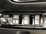 パワーウィンドは今や当たり前の機能ですが、無いと困る機能です。運転席からの操作で、全席の窓を振るオープンにしたり、フルクローズが可能です。