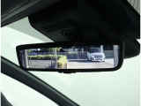デジタルインナーミラー装備!車両後方のカメラの映像をデジタル補正で視認性を向上させてインナーミラー内に表示します♪視界を遮るものがなく、後席に同乗者がいても後方を確認しやすく安心です♪