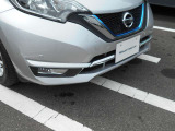 移動物が近づくと知らせてくれるMOD付きです。車の周りを歩いている人や自転車など動いているものを検知してディスプレイへの表示とブザーでドライバーに注意を促します。