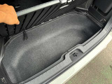 ラゲッジアンダーもかなりの収納が可能です