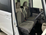 【運転席シートリフタ-】運転席の高さ調整が出来るので自分の運転しやすい高さに合わせて快適なドライブをお楽しみください♪♪