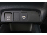 スマートフォンなどの音楽再生が可能なUSB接続ジャック装備車両です♪♪♪