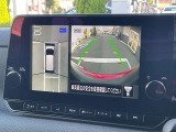 アラウンドビューモニターは、まるで上空から見たような映像で駐車をサポート!苦手な駐車も心強いですね!