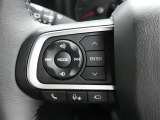 ステアリングスイッチ付き。手を離さずにさまざまな操作が可能です。