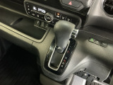 発進時から滑らかに加速する無段階変速のCVTはストップ&ゴーの多い街の中も快適です