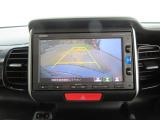 バックカメラの画像です。ガイドラインがスムースな車庫入れをサポートいたします。車庫入れの安心感がアップしますね。