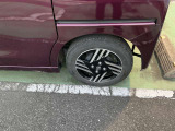 純正アルミホイール付!このお車にぴったりなホイールが付いてます◎