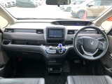 【インパネ全体】手が届きやすく、どなたでも運転しやすいです。シンプルで使いやすい設計になっています!