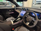 メルセデス・ベンツの定める厳しい基準をクリアしたお車のみをご案内させて頂きます。納車前整備はメーカー規定に基づき100項目以上にも及ぶ点検を熟練のメカニックによって行いご納車させて頂きます。