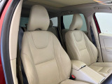 VOLVOのシートは人間工学に基づいた設計となっており、長時間の運転でも疲れにくいと定評があります。当店ではモデルにより試乗可能な車両もご用意しておりますので、ぜひ座り心地をご体感ください。