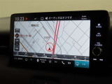 メーカー装着のディスプレイオーディオを装備しております。