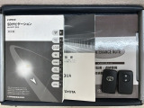 スマートキーは鍵をバッグに入れたままでもドアロックの開閉やエンジンのON・OFFができます。夜間や雨の日も鍵を探さなくて良いので便利です。