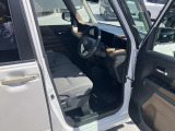 ドア開口部も大きく、乗り降りしやすいと好評です。また、着座位置も高いので運転時の視界も良く安心して運転できます。