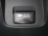 【電源コンセント】非常時やキャンプなどに役立つAC100V/1500Wコンセント付きです。