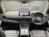 運転席周りになります。内装色はブラックです。