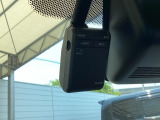 ドライブレコーダーを装備しており、走行中の映像をしっかり記録します。万が一の際の状況確認に役立つ安心装備です。