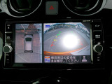 見下ろしているかのような映像で、駐車もスムーズにできる。アラウンドビューモニター