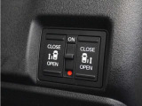 ◆両側電動スライドドア◆狭い駐車場でも乗り降りが楽々♪お子様が隣の車にドアを当ててしまう心配もございません!小さなお子様連れの方もこれで安心。