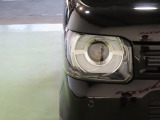 LEDヘッドライトは、点灯の瞬間から光量を発揮し、突然暗くなるトンネルなどでの安定感を高めます。