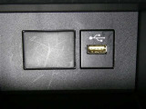 【充電用USB端子】デバイスの充電に便利です。※実際の接続端子は写真で確認or店舗までご気軽にお問合せください♪
