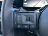 運転中も視線を外さずチャンネルやボリューム調整可能、安心便利なステアリングスイッチ付き!