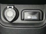 【電源コンセント】非常時やキャンプなどに役立つAC100V/1500Wコンセント付きです。