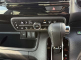 嬉しいオートエアコン装備です!1年中快適な室内に!車内温度を設定すると、風量を自動で調節してくれます♪