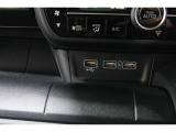 スマートフォンなどの音楽再生が可能なUSB接続ジャック装備車両です♪♪♪