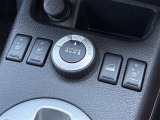 【切替4WD】路面状況や走行シーンに応じて2WD・4WDを切り替え可能な切替式4WD!街乗りから雪道や悪路まで、幅広いシーンで安心感のある走行をサポートします!