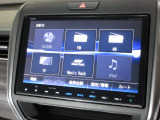 ナビゲーションは純正9インチメモリーナビ(VXM-175VFNi)を装着しております。AM、FM、CD、DVD再生、Bluetooth、音楽録音再生、フルセグTVがご使用いただけます。