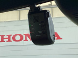 ドライブレコーダーを装備しており、走行中の映像をしっかり記録します。万が一の際の状況確認に役立つ安心装備です。