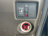 ワンプッシュでエンジンスタート!後ろのドアは運転席にあるスイッチからも開閉可能です!