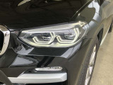 LEDヘッドライト 先進のLEDテクノロジーを採用。キセノンライトを上回るコントラストで明るく輝きます。夜間や悪天候時の日中でも優れた視野性を発揮し安全性と快適性を高めます。