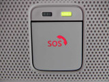 【SOSコール】急病時や危険を感じた時には、SOSコールスイッチを押してください。万が一の事故発生時には、エアバッグ展開と連動し自動通報されます。