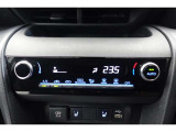 ★エアコンはオートタイプが装着済みです!オートモードにしておけば、車内温度を設定するだけで風の料や吹き出し口の切り替えを機械が行ってくれます!一年中快適な環境を作れますよ♪