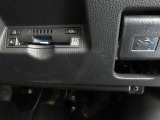 ビルトイン式のETC車載器はステアリング下部に付きます。有料道路も快適に走行いだだけます。