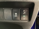 衝突の危険がある時に警告してくれる衝突軽減ブレーキ。車線を外れそうな時に警告し、ステアリング制御してくれる路外逸脱制御機能搭載!