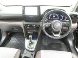 運転席からの視界はこんな感じです☆お気軽にご来店いただき、実際に座って是非お確かめください。ドライバーに寄り添う快適な操作フィールをもたらすステアリングです。