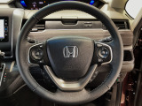 運転にかかわる様々な操作を安全に行えるように視点移動が少なく操作性に配慮されたスイッチ類が凝縮されたコクピットです。