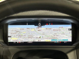 未来のコックピットのような運転席!ハンドルの奥の高画質画面は、スマホのように着せ替えできます。スピードメーターだけではなくナビの地図を画面いっぱいに映せるため、目線を外さず安全に運転できます。
