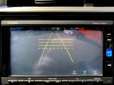 【バックカメラ(3モード)】視点を切り替えて後方を確認でき、駐車や車庫入れも安心です。