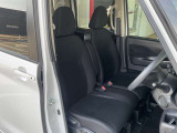 運転席もゆったりとお座り頂けます。